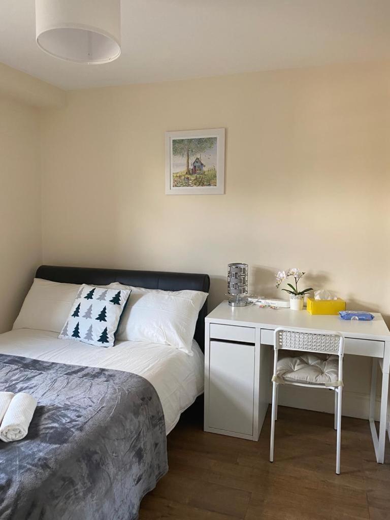 Lovely Private Rooms In Camden, Central Лондон Экстерьер фото